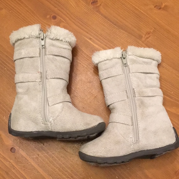 Cute Boots! ♥️ - Picture 2 of 5